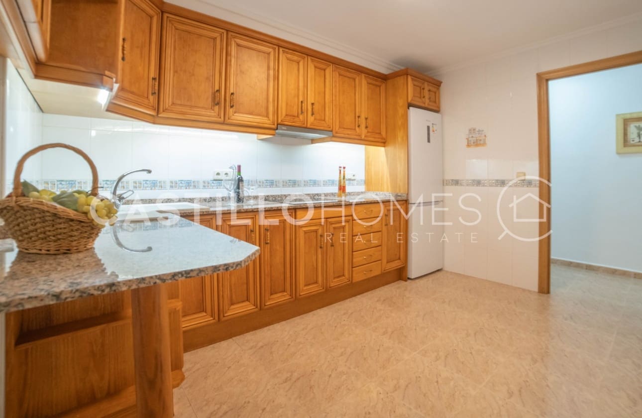 3 bedroom Beach Apartment for sale in Torrevieja - € 179,900 (Ref: 9622181)
