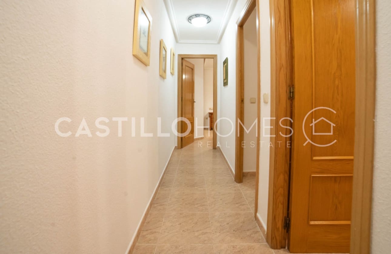 3 bedroom Beach Apartment for sale in Torrevieja - € 179,900 (Ref: 9622181)