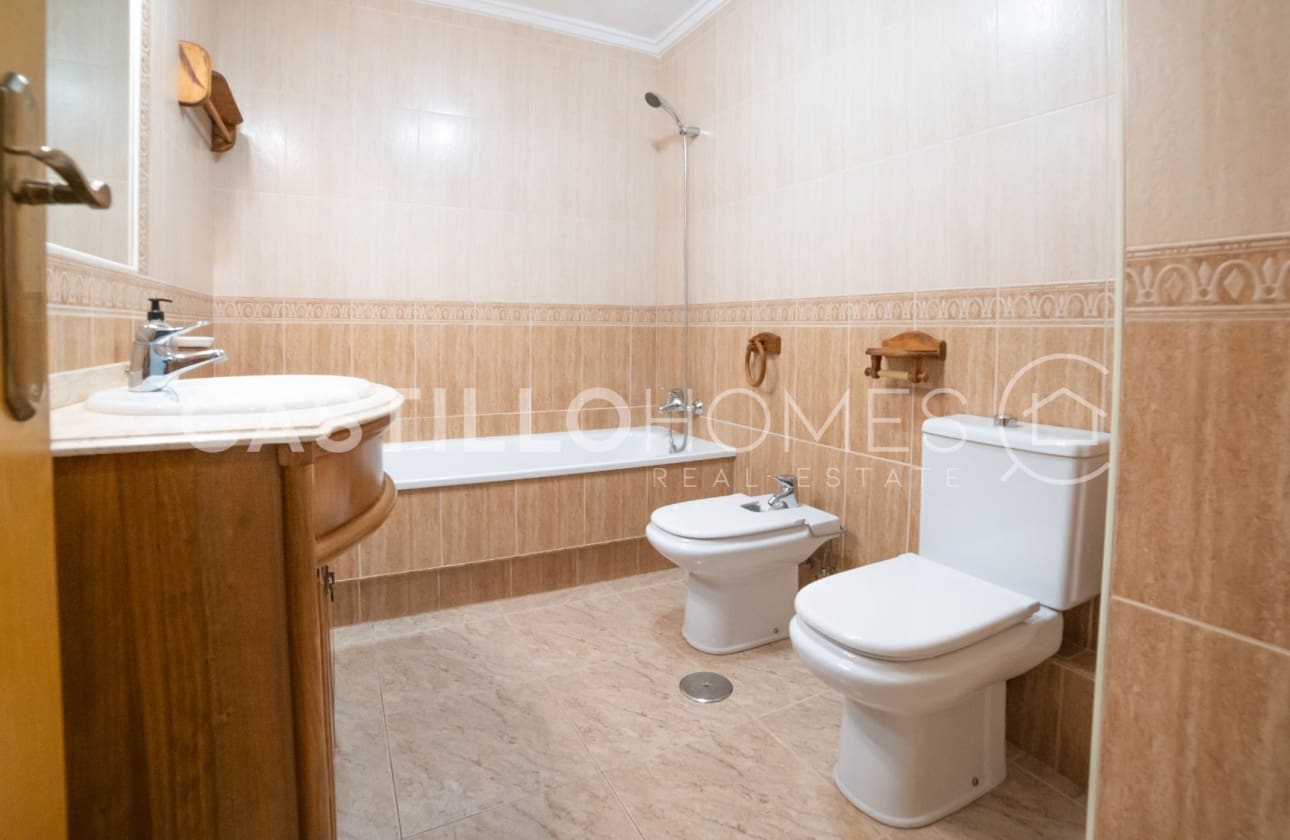 3 bedroom Beach Apartment for sale in Torrevieja - € 179,900 (Ref: 9622181)