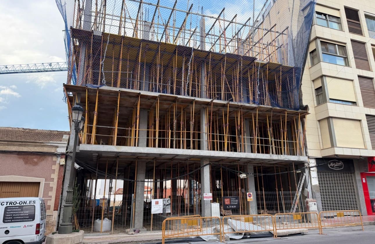 2 soveværelse Lejlighed til salg i Guardamar del Segura med swimmingpool - € 299.500 (Ref: 9622184)