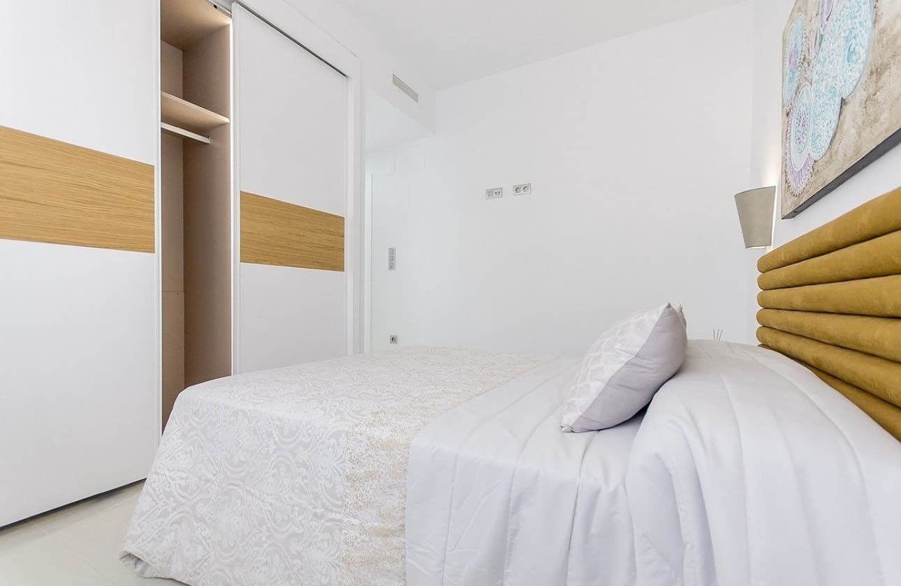 Chalet de 3 habitaciones en Los Montesinos en venta con piscina - 485.000 € (Ref: 9631485)