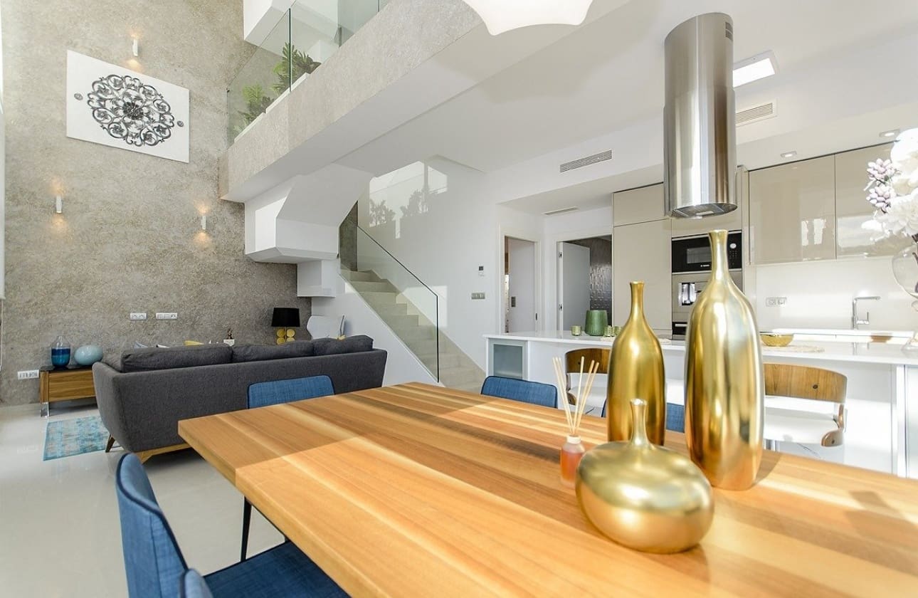 Chalet de 3 habitaciones en Los Montesinos en venta con piscina - 485.000 € (Ref: 9631485)