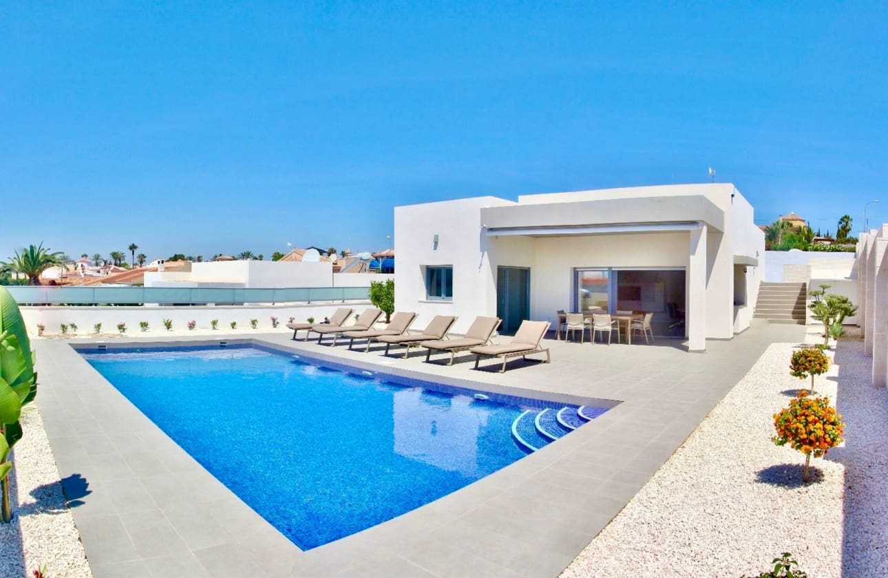 3 makuuhuone Huvila myytävänä paikassa Rafal - 415 000 € (Ref: 9656531)