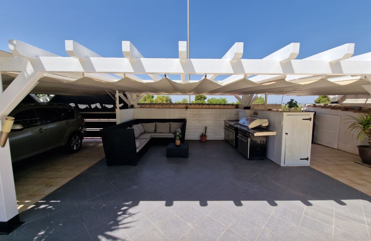 4 makuuhuone Huvila myytävänä paikassa San Fulgencio mukana uima-altaan - 549 000 € (Ref: 9656568)