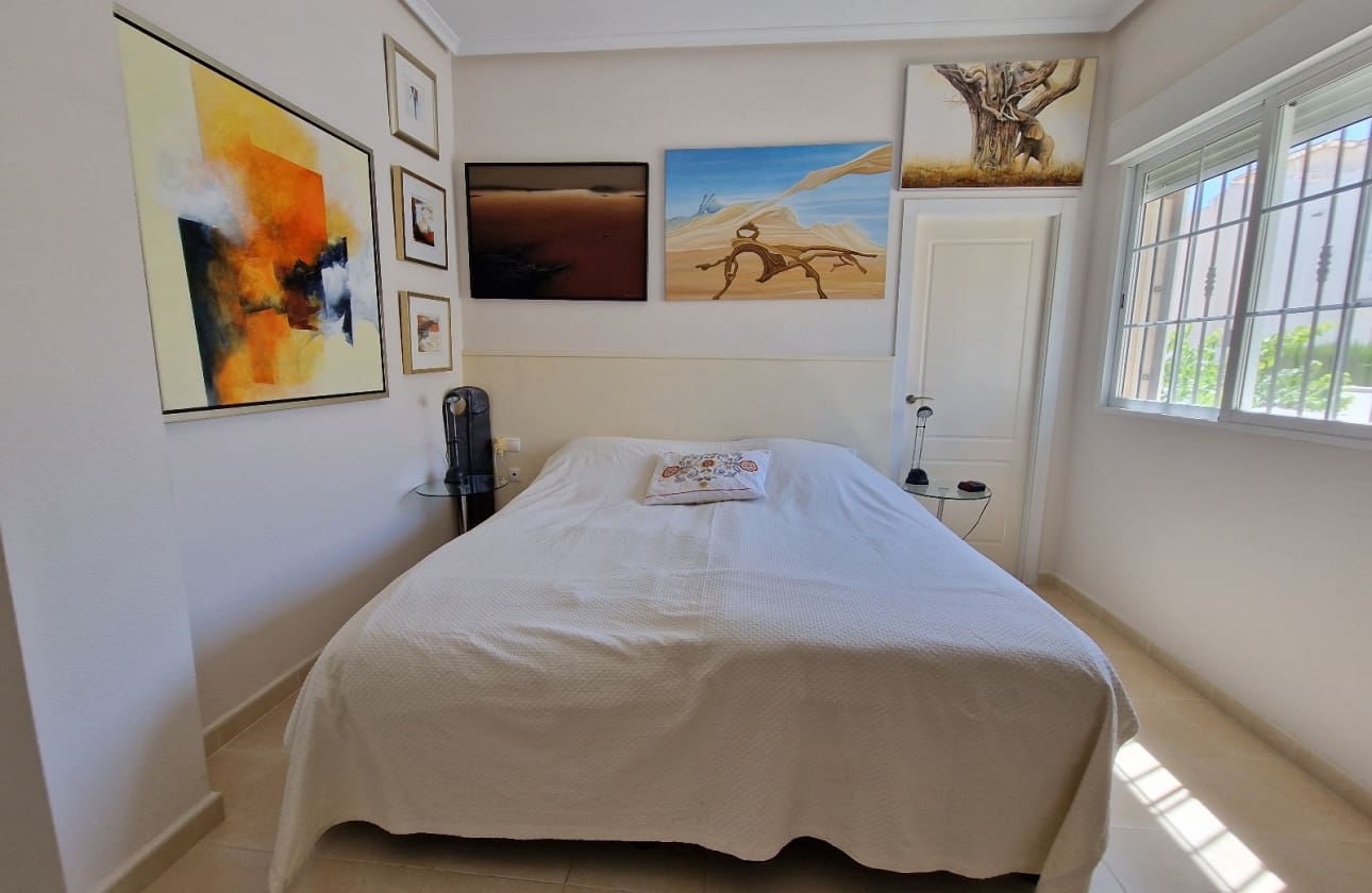 4 makuuhuone Huvila myytävänä paikassa San Fulgencio mukana uima-altaan - 549 000 € (Ref: 9656568)