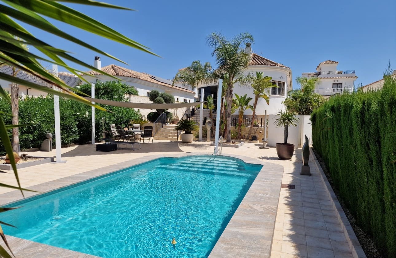 4 makuuhuone Huvila myytävänä paikassa San Fulgencio mukana uima-altaan - 549 000 € (Ref: 9656568)