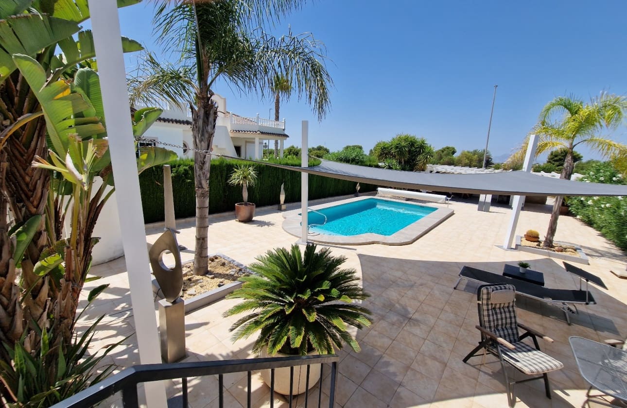 4 makuuhuone Huvila myytävänä paikassa San Fulgencio mukana uima-altaan - 549 000 € (Ref: 9656568)