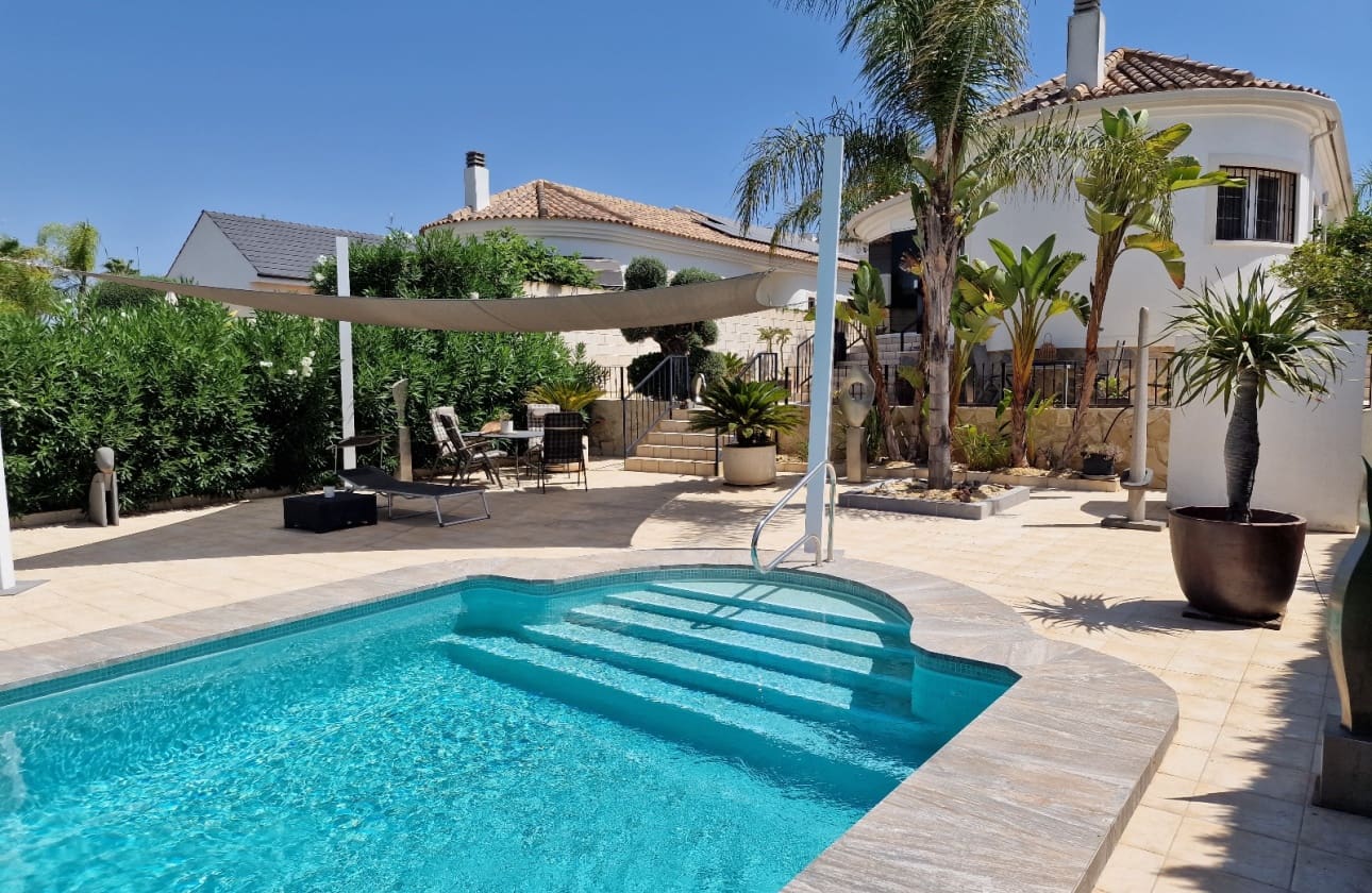 4 makuuhuone Huvila myytävänä paikassa San Fulgencio mukana uima-altaan - 549 000 € (Ref: 9656568)