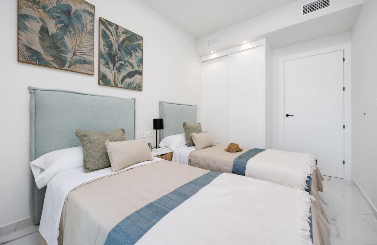 2 bedroom Apartment for sale in San Miguel de Salinas with pool - € 244,000 (Ref: 9656572)