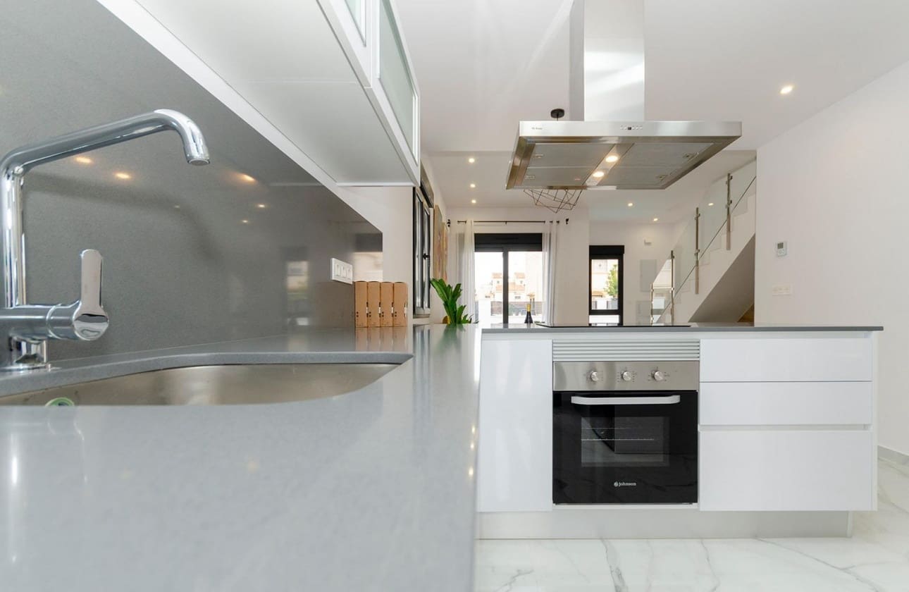 3 Zimmer Villa zu verkaufen in Torrevieja mit Pool - 424.000 € (Ref: 9656573)