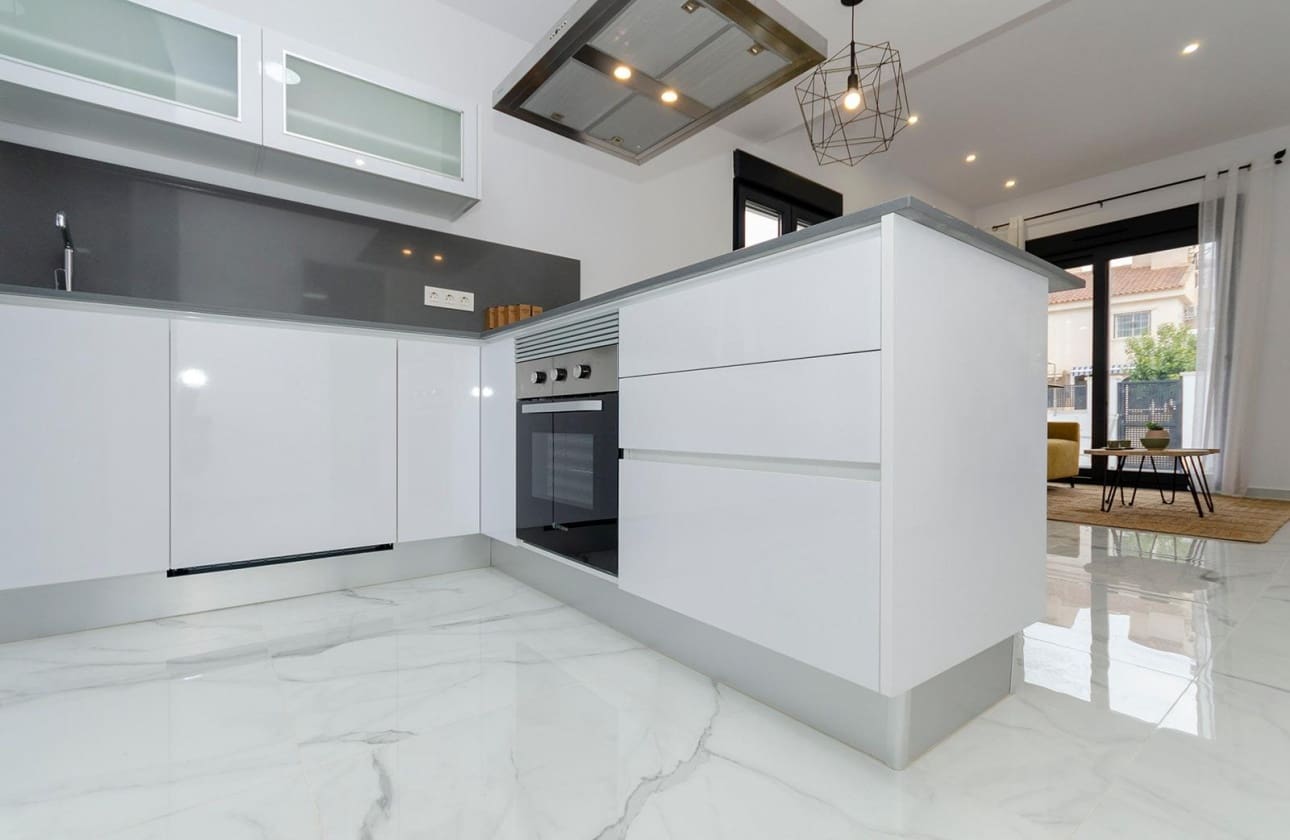 3 Zimmer Villa zu verkaufen in Torrevieja mit Pool - 424.000 € (Ref: 9656573)