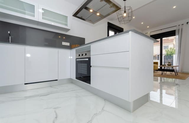 3 Zimmer Villa zu verkaufen in El Chaparral - La Siesta - La Torreta, Torrevieja mit Pool - 424.000 € (Ref: 9656573)