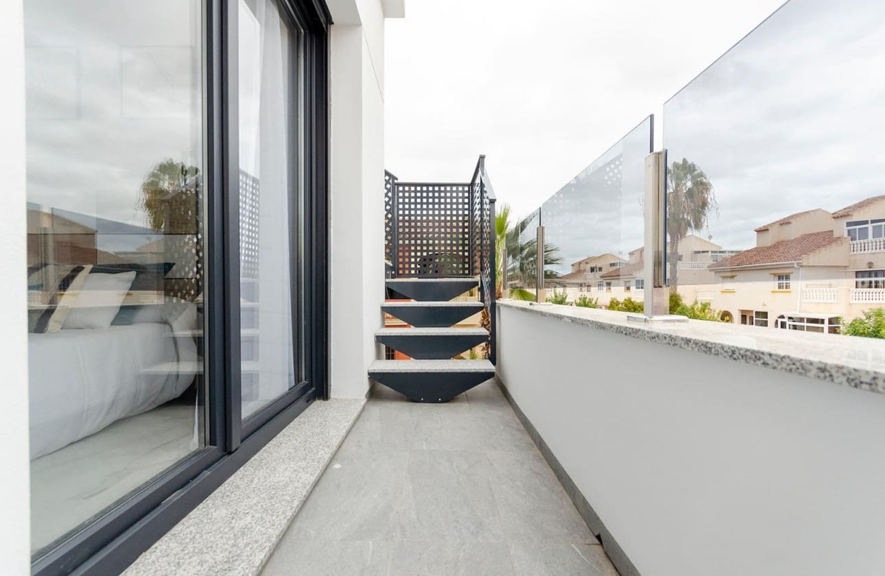 3 Zimmer Villa zu verkaufen in Torrevieja mit Pool - 424.000 € (Ref: 9656573)