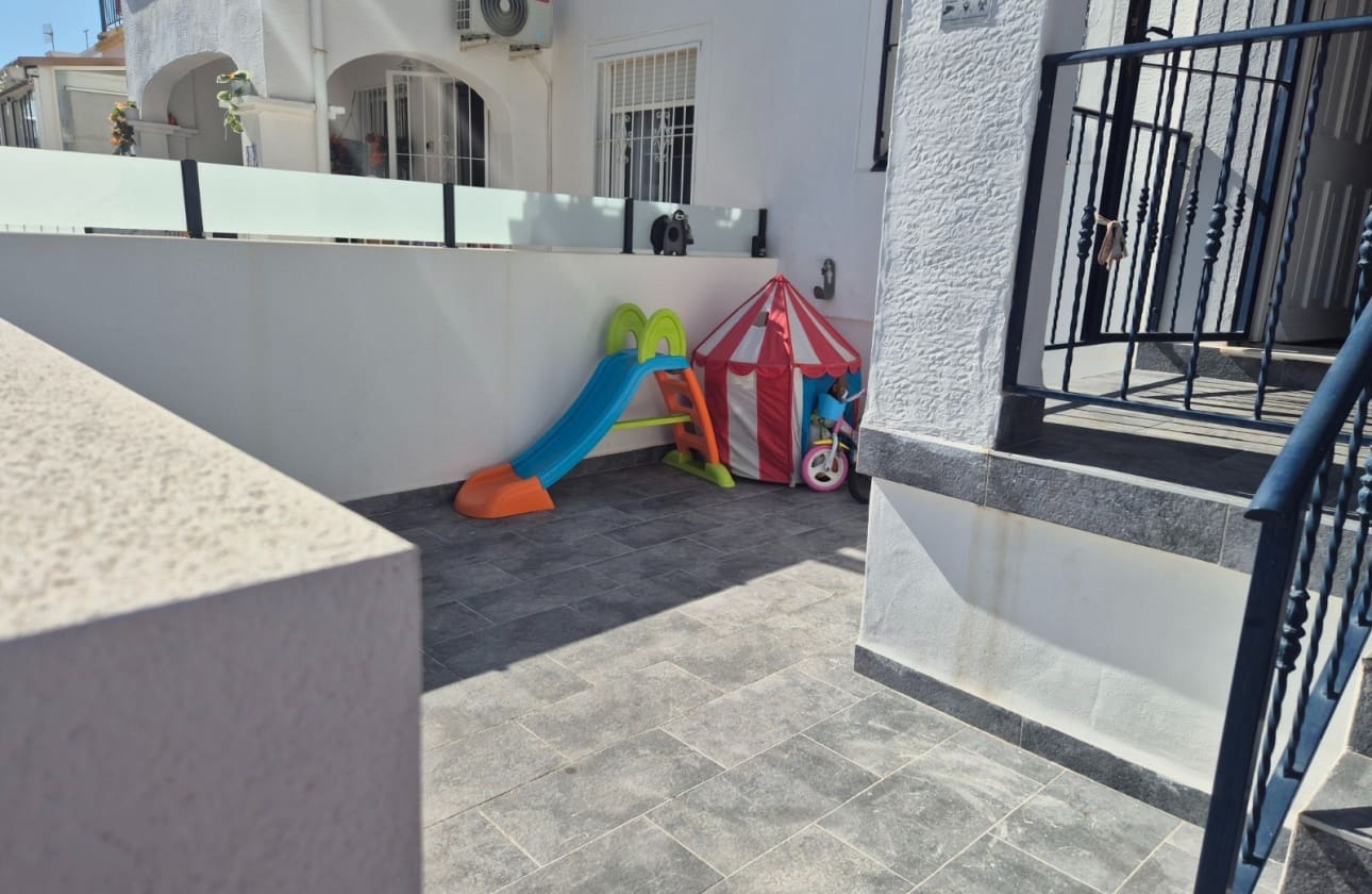 3 sovrum Bungalow till salu i Orihuela Costa med pool - 169 900 € (Ref: 9676334)