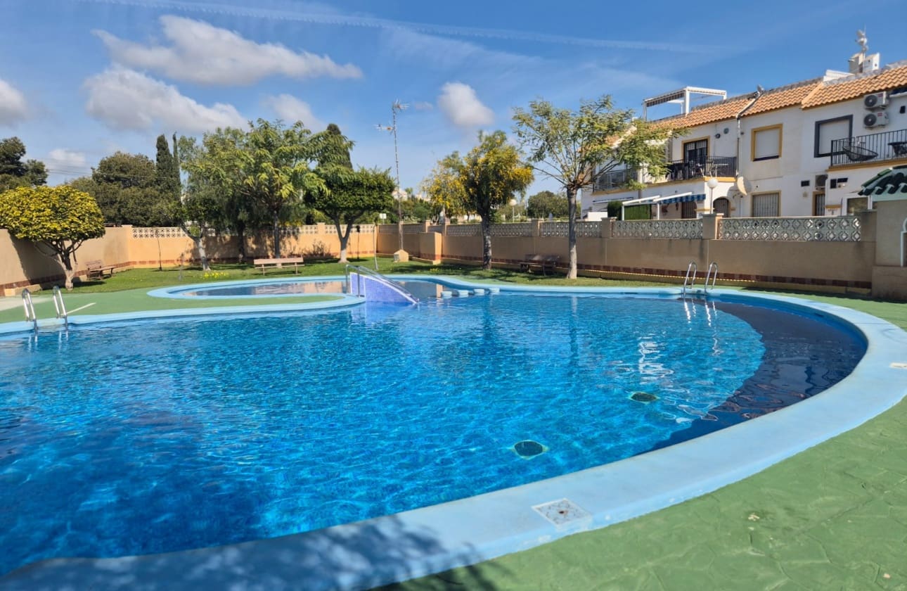 3 sovrum Bungalow till salu i Orihuela Costa med pool - 169 900 € (Ref: 9676334)