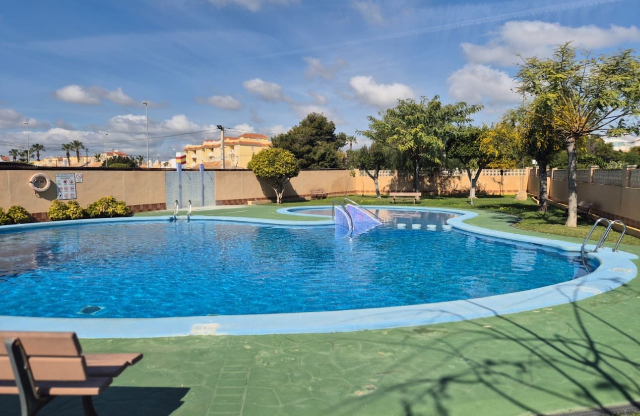 3 sovrum Bungalow till salu i Orihuela Costa med pool - 169 900 € (Ref: 9676334)