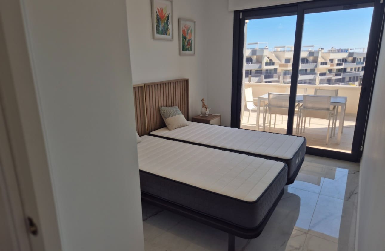 2 slaapkamer Penthouse te koop in Playa Flamenca met zwembad garage - € 549.000 (Ref: 9676522)
