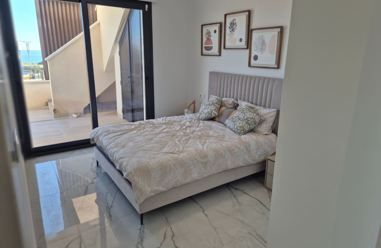 2 slaapkamer Penthouse te koop in Playa Flamenca met zwembad garage - € 549.000 (Ref: 9676522)