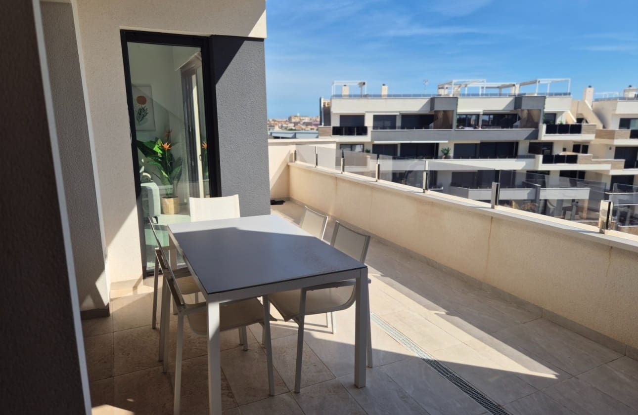 2 slaapkamer Penthouse te koop in Playa Flamenca met zwembad garage - € 549.000 (Ref: 9676522)