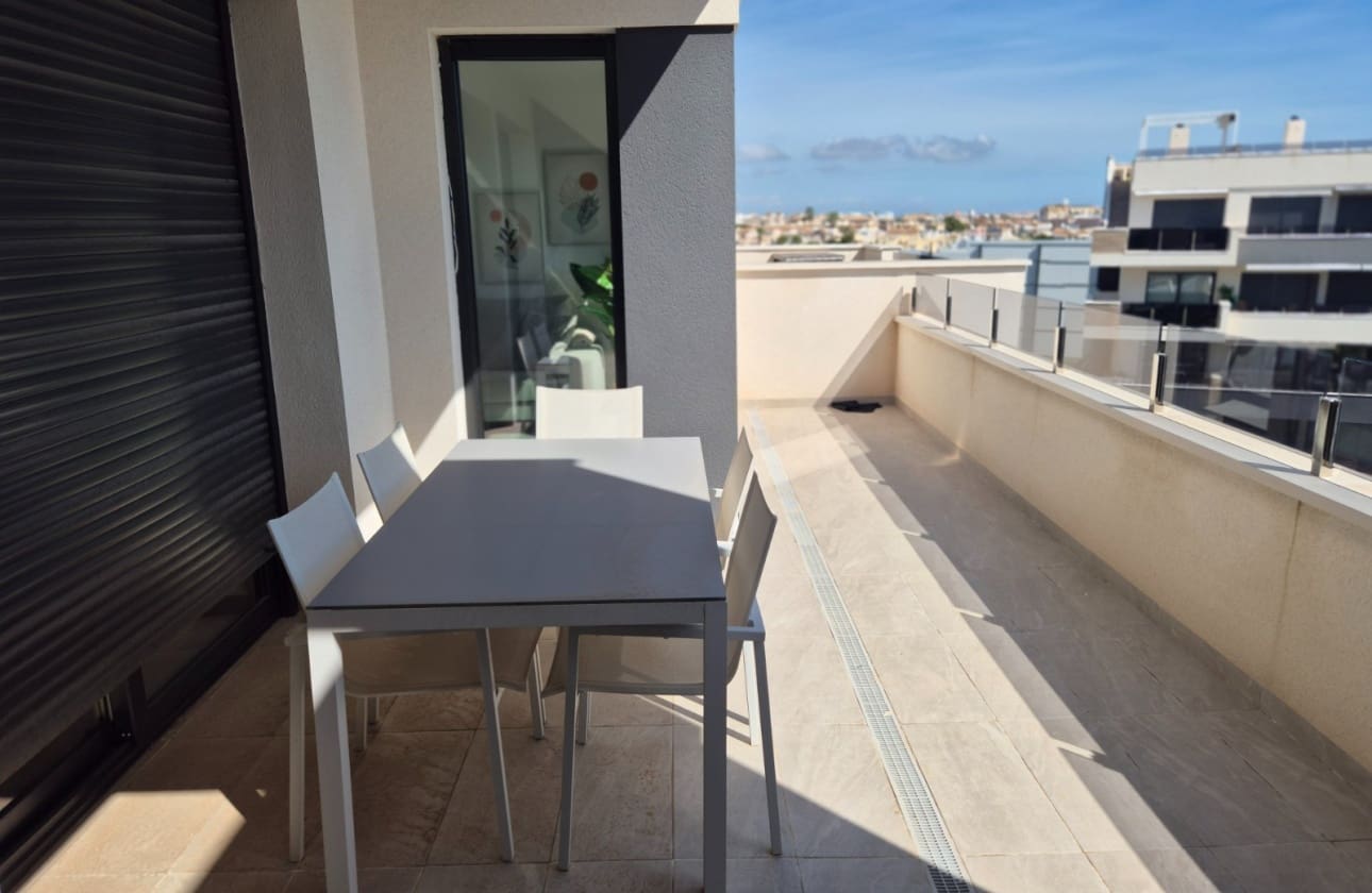2 slaapkamer Penthouse te koop in Playa Flamenca met zwembad garage - € 549.000 (Ref: 9676522)