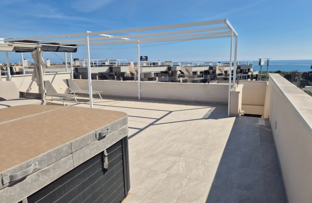 2 slaapkamer Penthouse te koop in Playa Flamenca met zwembad garage - € 549.000 (Ref: 9676522)