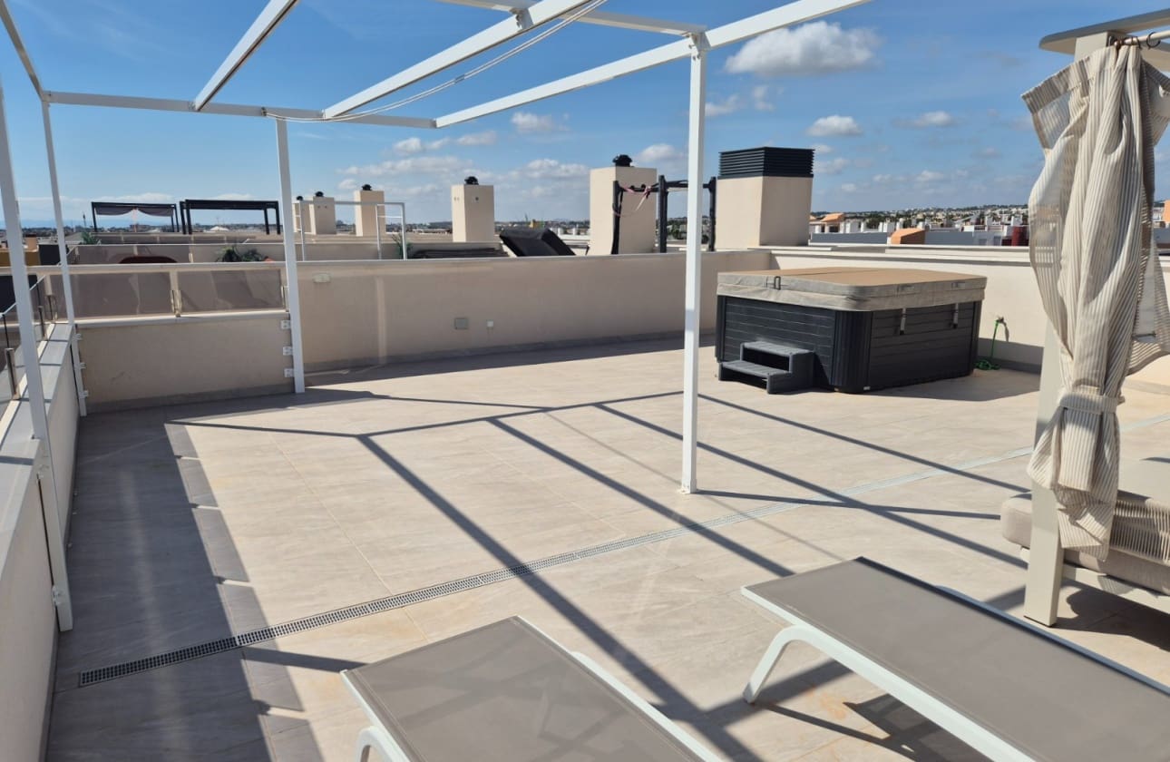 2 slaapkamer Penthouse te koop in Playa Flamenca met zwembad garage - € 549.000 (Ref: 9676522)