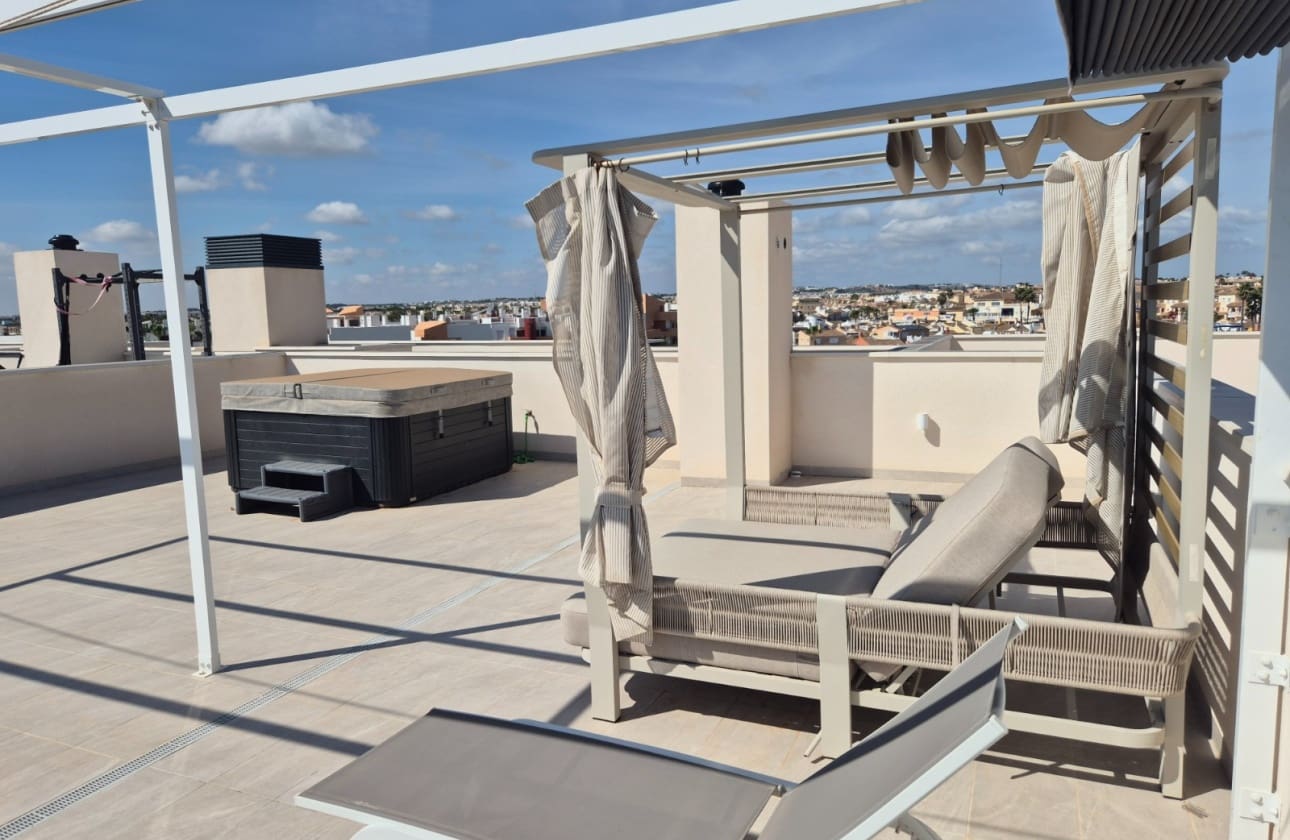 2 slaapkamer Penthouse te koop in Playa Flamenca met zwembad garage - € 549.000 (Ref: 9676522)