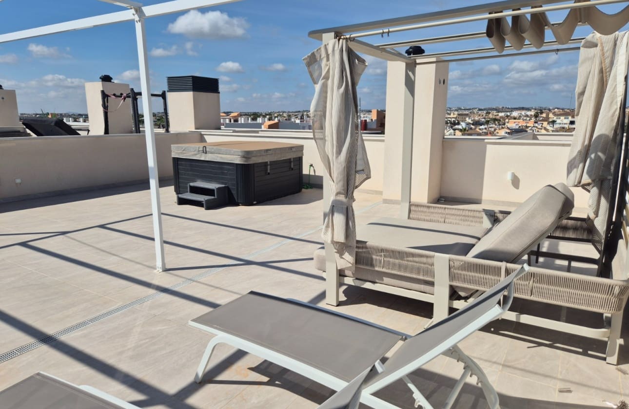 2 slaapkamer Penthouse te koop in Playa Flamenca met zwembad garage - € 549.000 (Ref: 9676522)