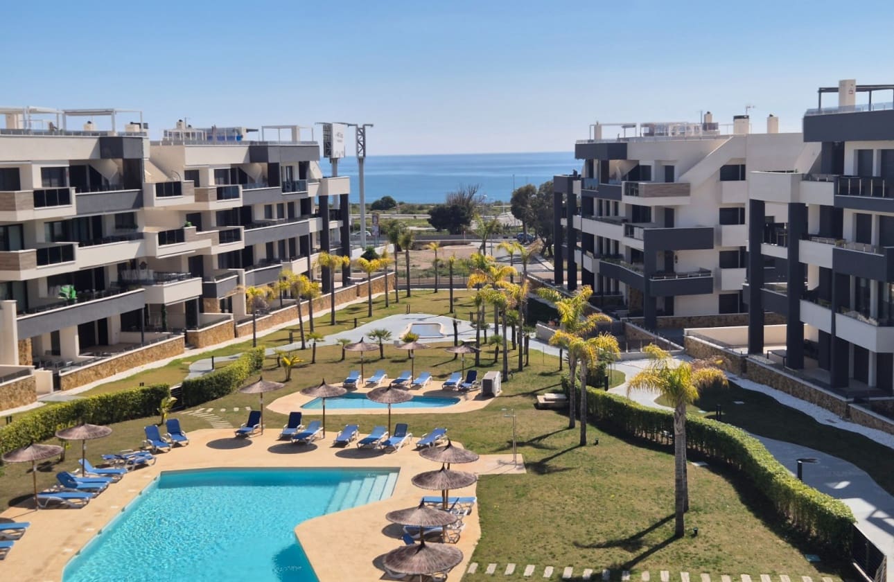 2 slaapkamer Penthouse te koop in Playa Flamenca met zwembad garage - € 549.000 (Ref: 9676522)