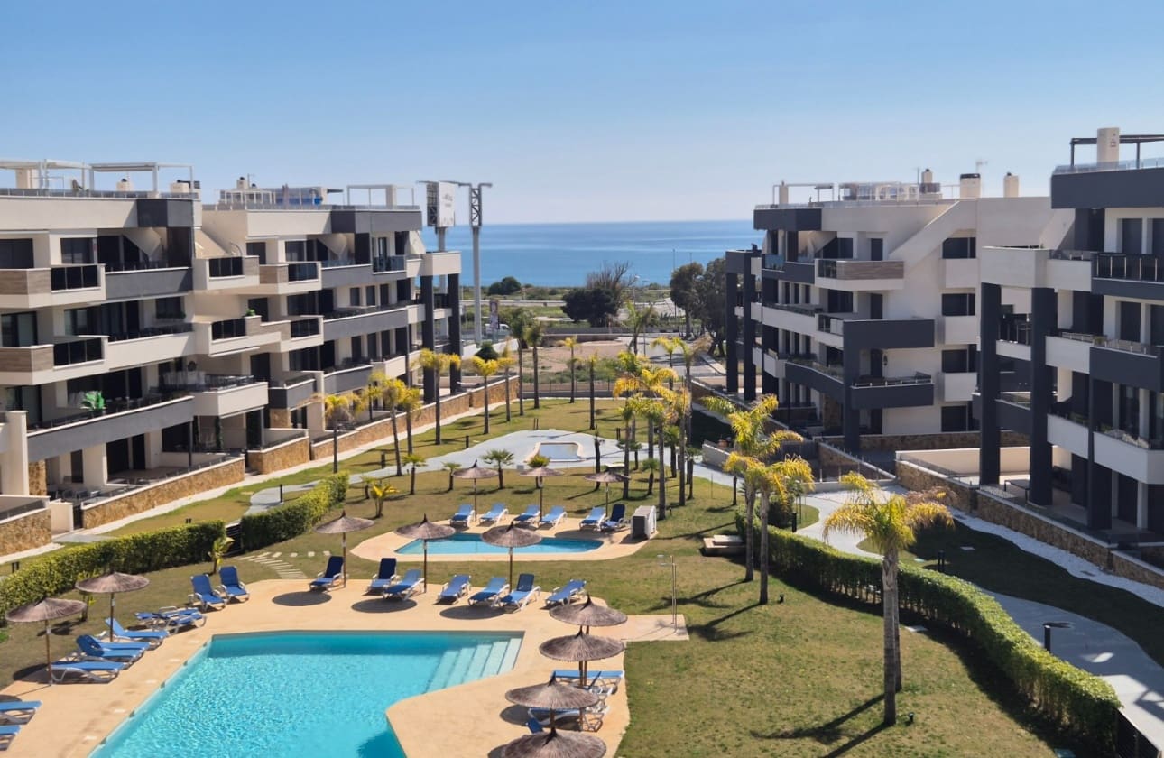 2 slaapkamer Penthouse te koop in Playa Flamenca met zwembad garage - € 549.000 (Ref: 9676522)