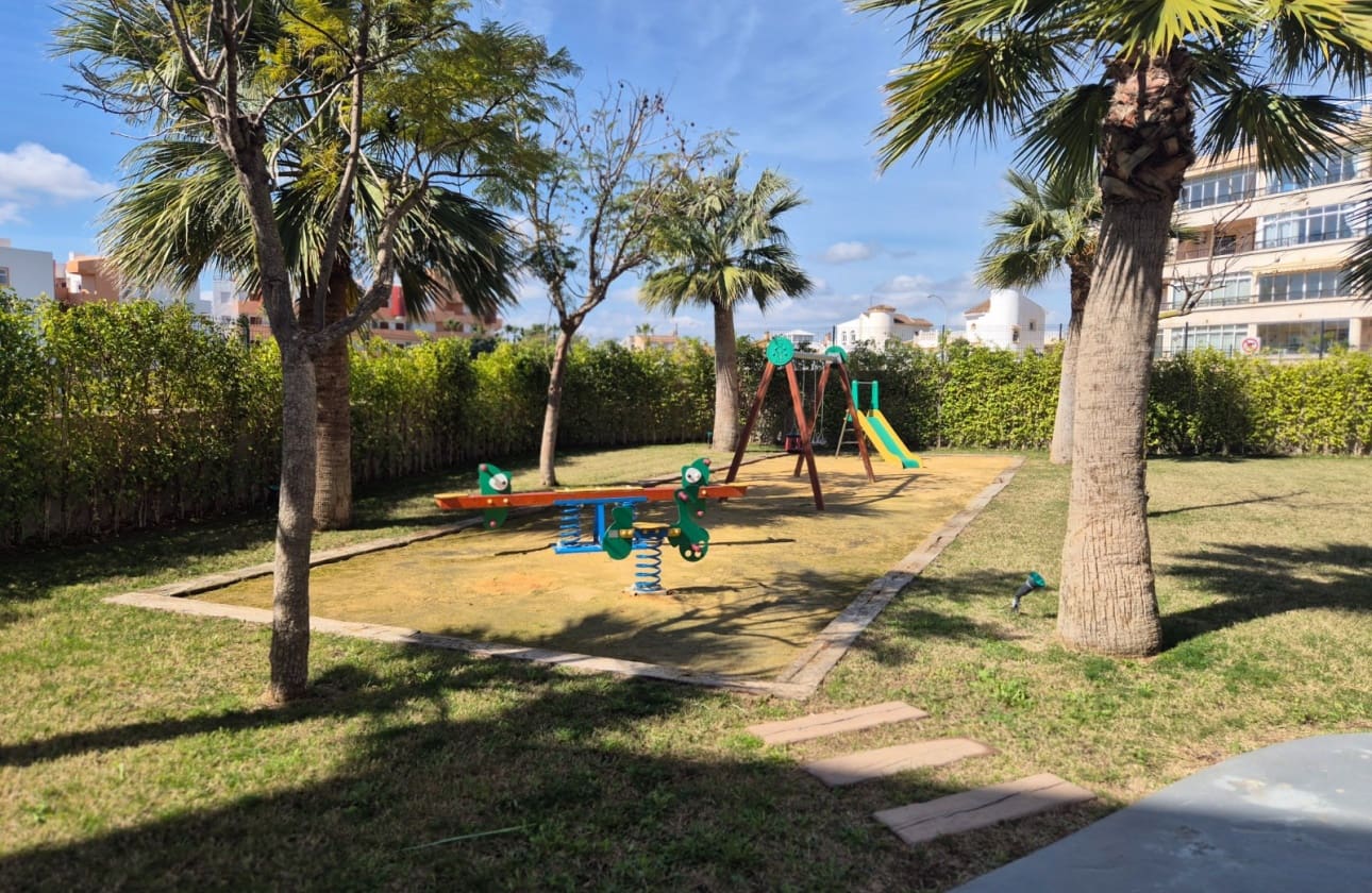 2 slaapkamer Penthouse te koop in Playa Flamenca met zwembad garage - € 549.000 (Ref: 9676522)