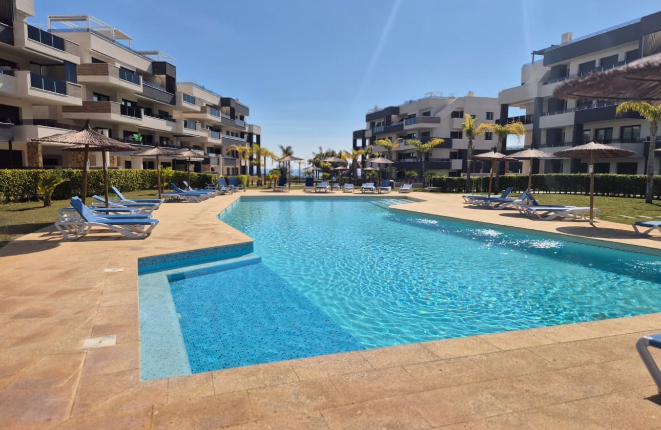 2 slaapkamer Penthouse te koop in Playa Flamenca met zwembad garage - € 549.000 (Ref: 9676522)