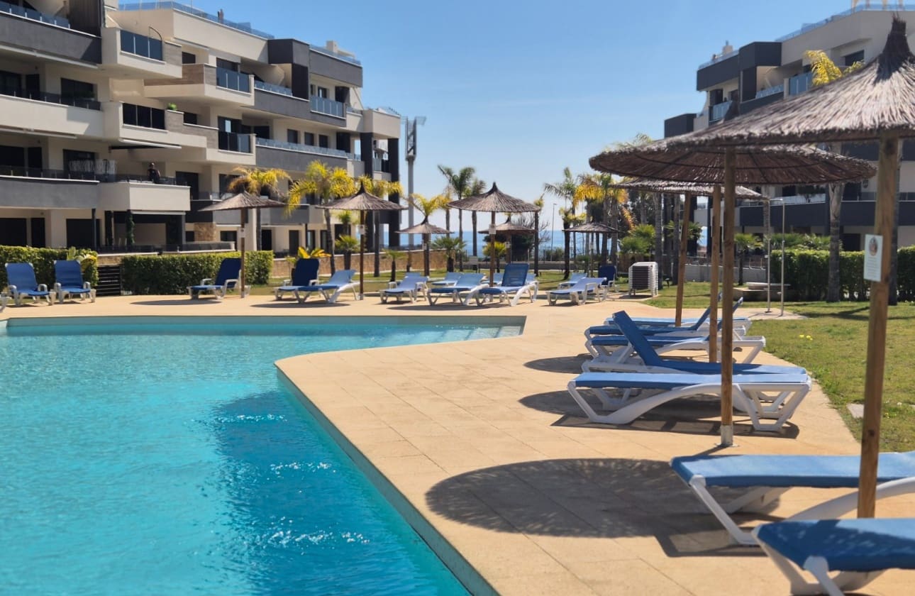 2 slaapkamer Penthouse te koop in Playa Flamenca met zwembad garage - € 549.000 (Ref: 9676522)