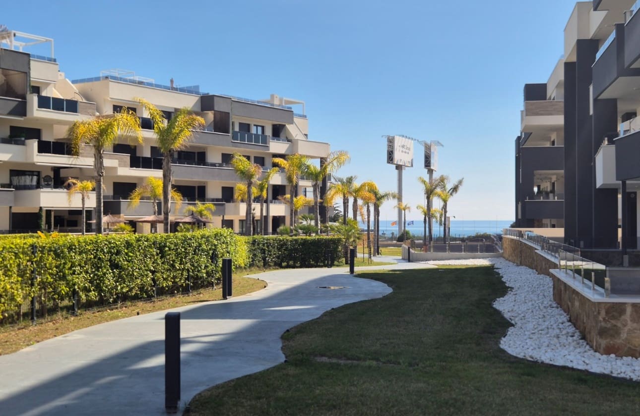 2 slaapkamer Penthouse te koop in Playa Flamenca met zwembad garage - € 549.000 (Ref: 9676522)