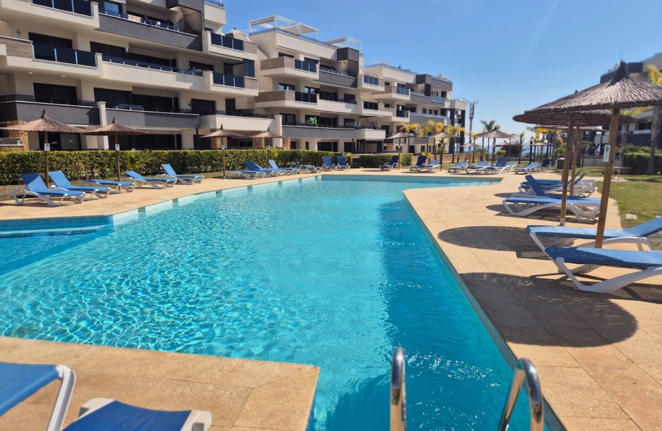 2 slaapkamer Penthouse te koop in Playa Flamenca met zwembad garage - € 549.000 (Ref: 9676522)