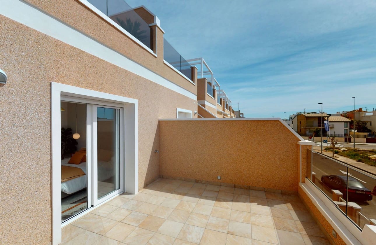 Chalet de 3 habitaciones en Pilar de la Horadada en venta con piscina - 304.900 € (Ref: 9693123)