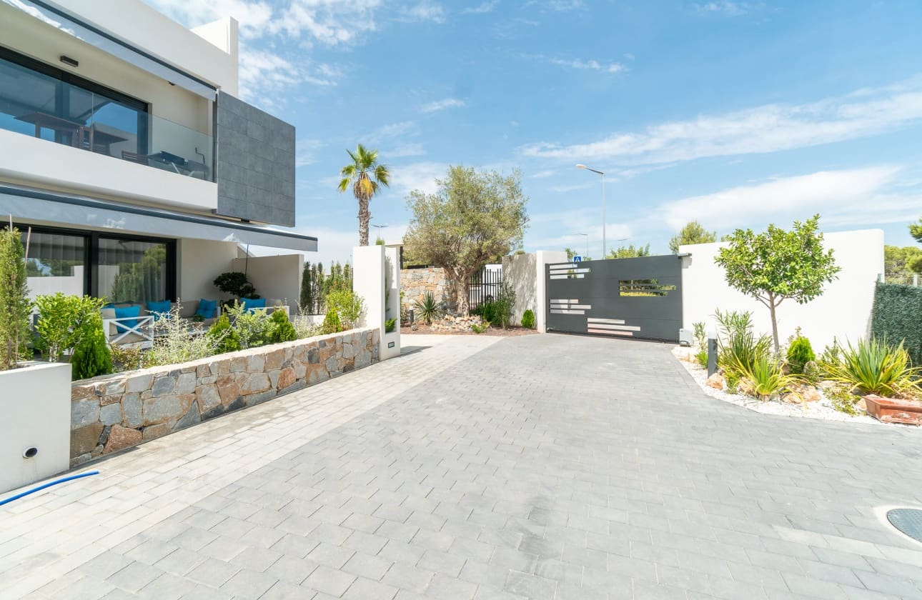 3 makuuhuone Bungalow myytävänä paikassa Torrevieja mukana uima-altaan - 300 000 € (Ref: 9693159)
