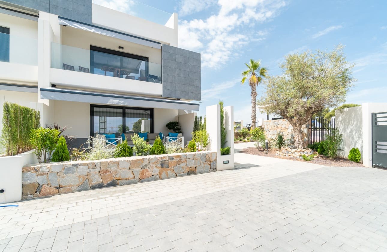 3 makuuhuone Bungalow myytävänä paikassa Torrevieja mukana uima-altaan - 300 000 € (Ref: 9693159)