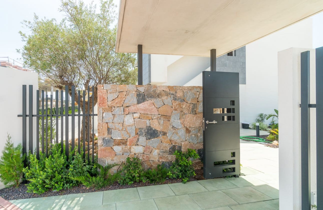 3 makuuhuone Bungalow myytävänä paikassa Torrevieja mukana uima-altaan - 300 000 € (Ref: 9693159)