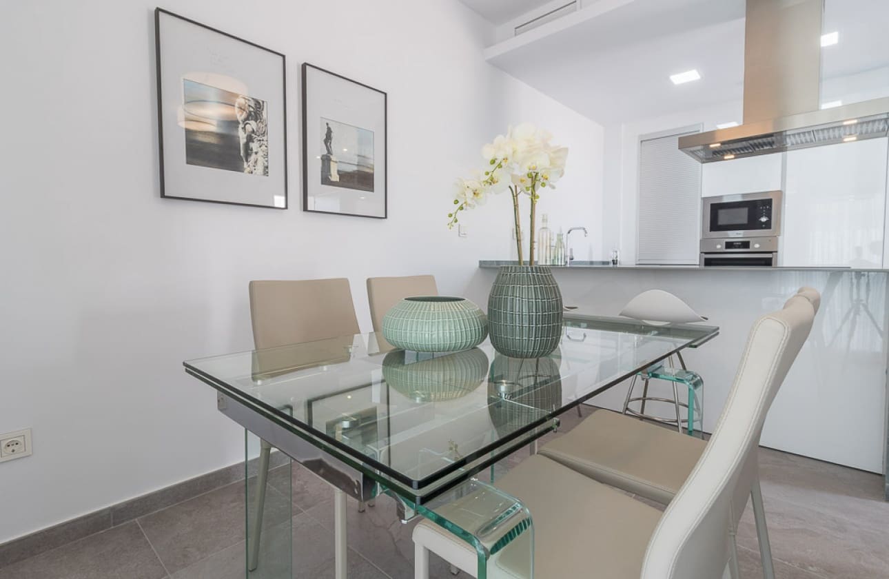 3 makuuhuone Bungalow myytävänä paikassa Torrevieja mukana uima-altaan - 300 000 € (Ref: 9693159)