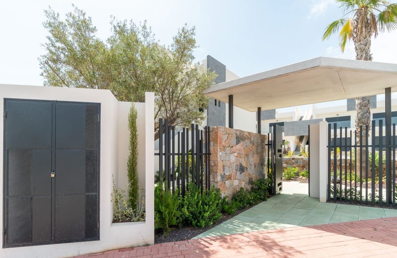 3 makuuhuone Bungalow myytävänä paikassa Torrevieja mukana uima-altaan - 300 000 € (Ref: 9693159)