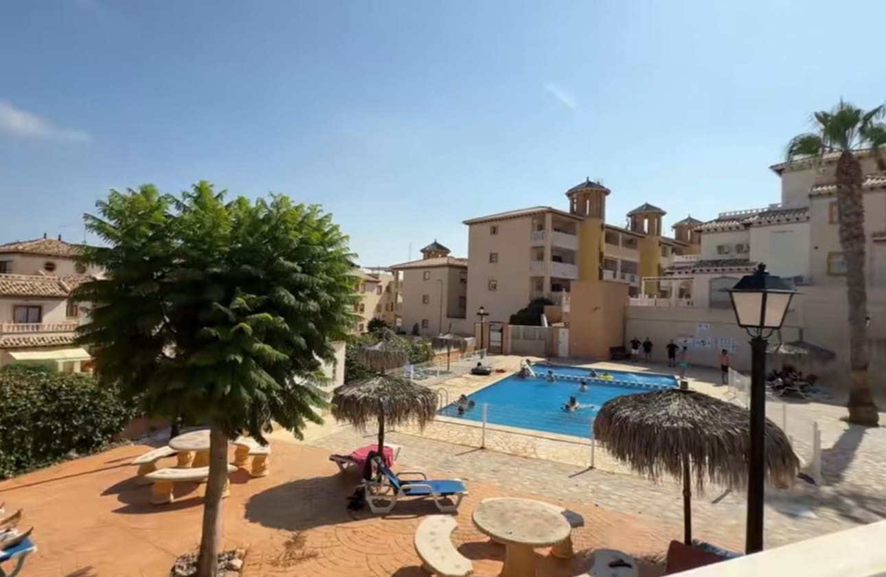 2 bedroom Apartment for sale in Orihuela Costa with pool - € 159,000 (Ref: 9693183)