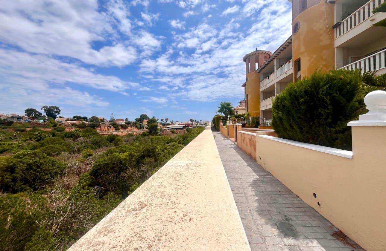 2 bedroom Apartment for sale in Orihuela Costa with pool - € 159,000 (Ref: 9693183)