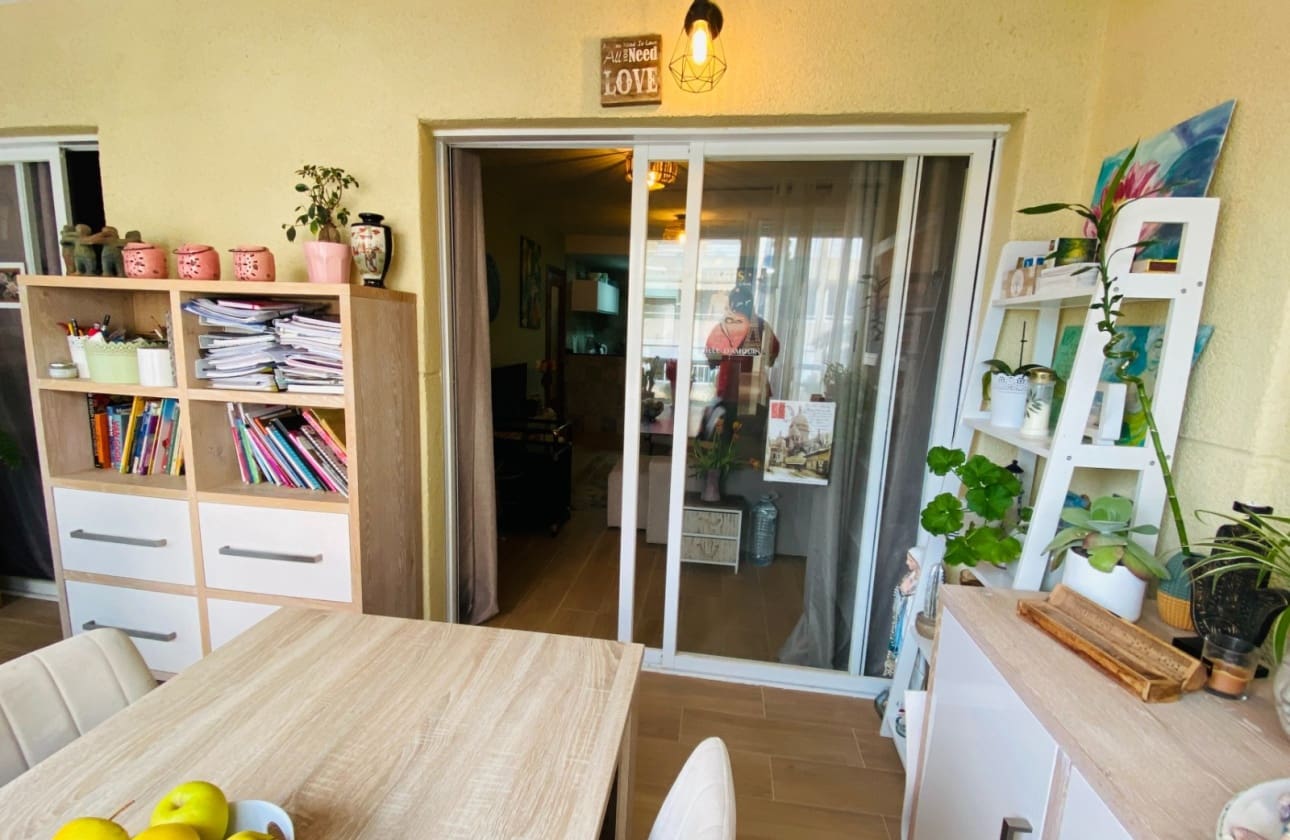 2 slaapkamer Strandappartement te koop in Torrevieja met zwembad - € 169.900 (Ref: 9693226)