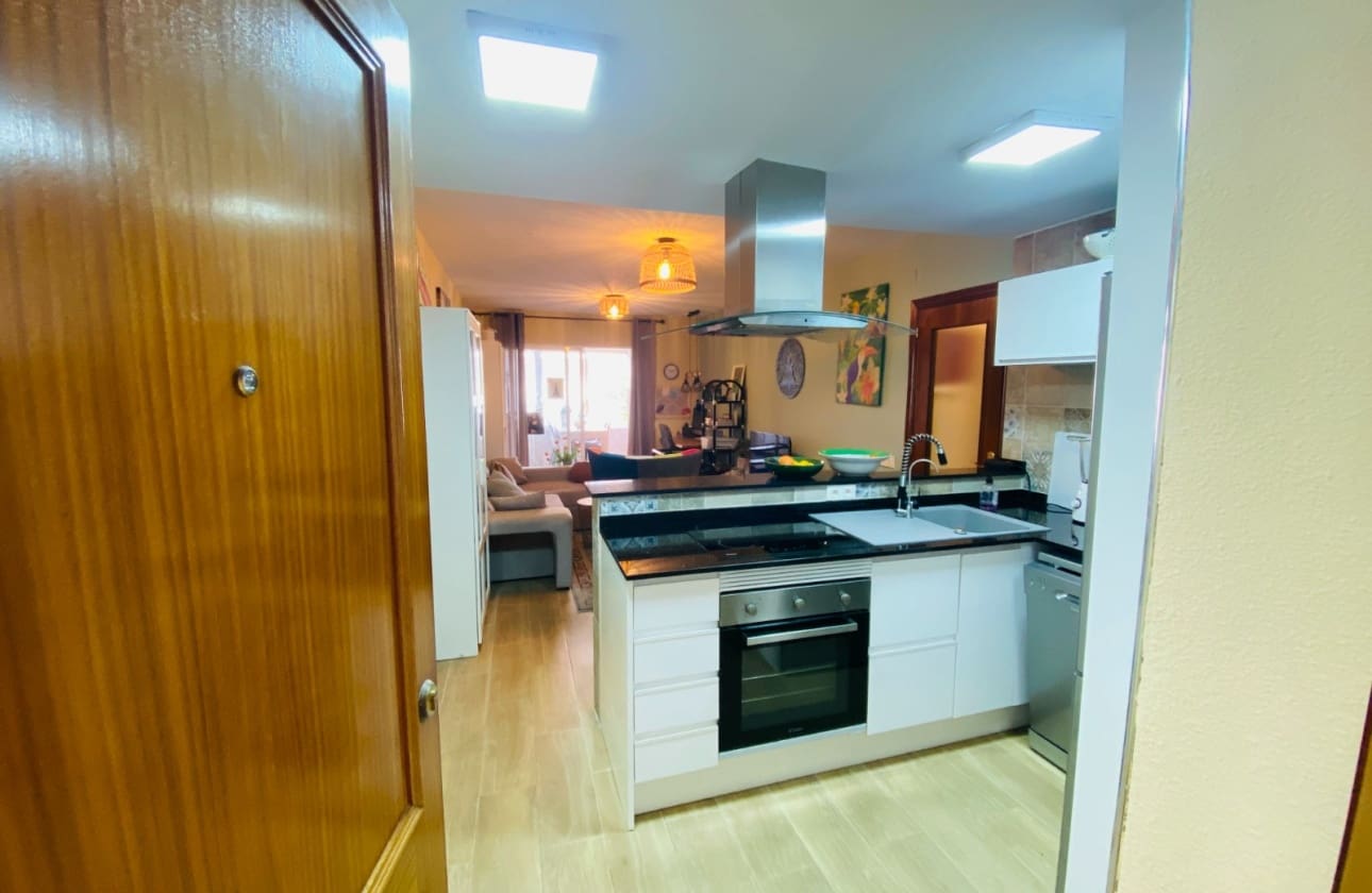 2 slaapkamer Strandappartement te koop in Torrevieja met zwembad - € 169.900 (Ref: 9693226)