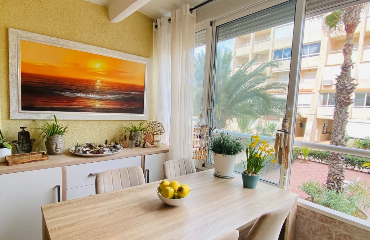 2 slaapkamer Strandappartement te koop in Torrevieja met zwembad - € 169.900 (Ref: 9693226)