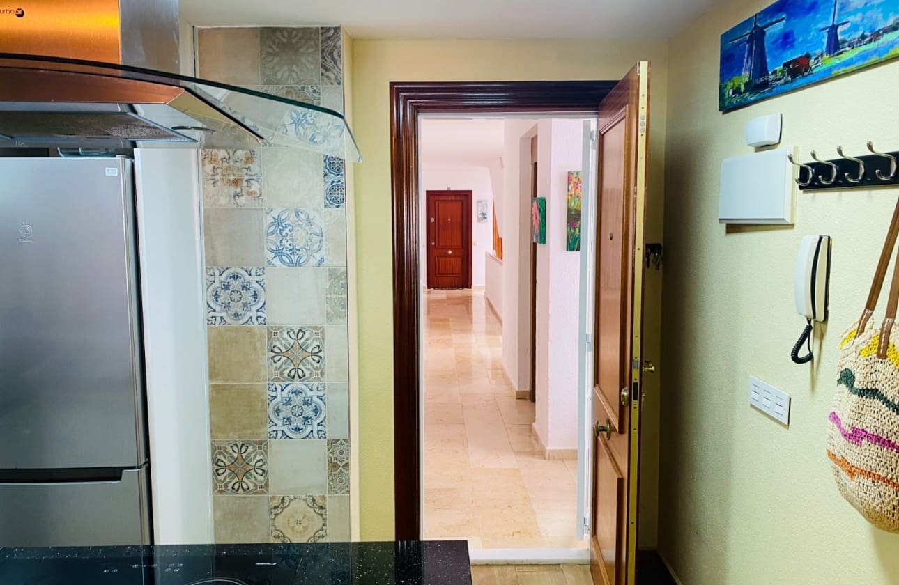 2 slaapkamer Strandappartement te koop in Torrevieja met zwembad - € 169.900 (Ref: 9693226)