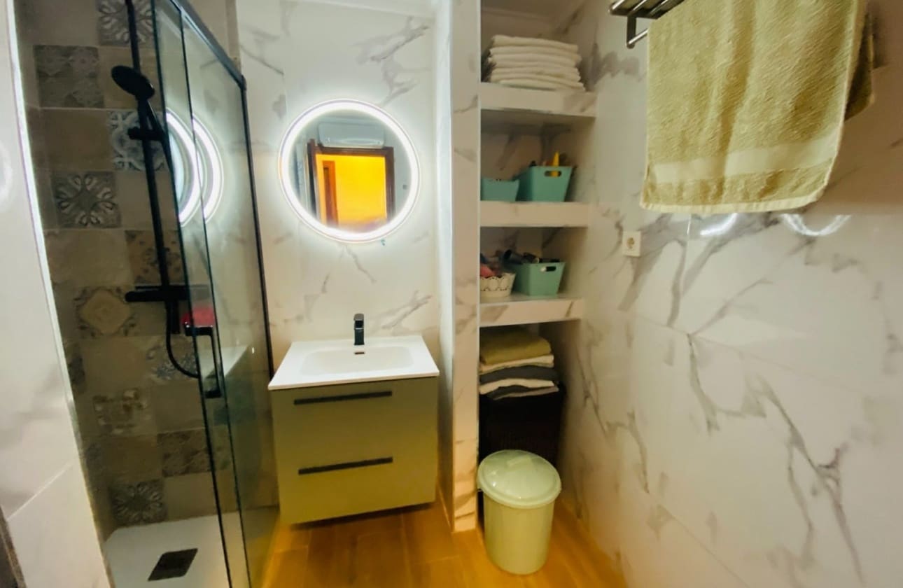 2 slaapkamer Strandappartement te koop in Torrevieja met zwembad - € 169.900 (Ref: 9693226)