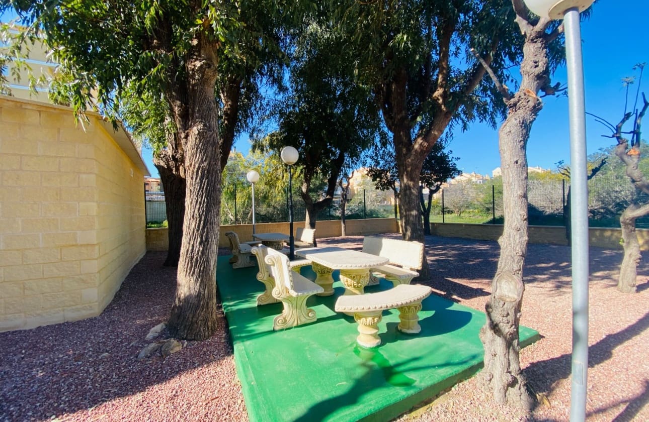 2 slaapkamer Strandappartement te koop in Torrevieja met zwembad - € 169.900 (Ref: 9693226)