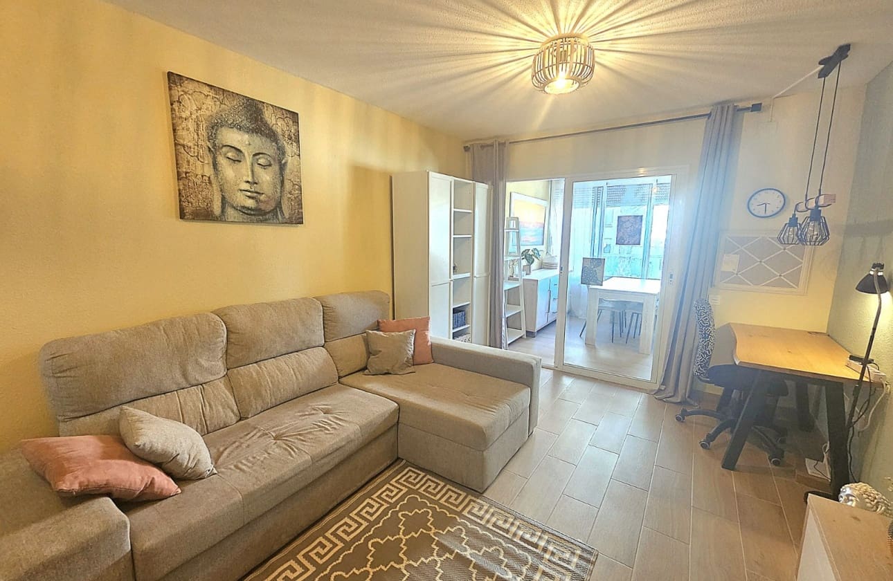 2 slaapkamer Strandappartement te koop in Torrevieja met zwembad - € 169.900 (Ref: 9693226)